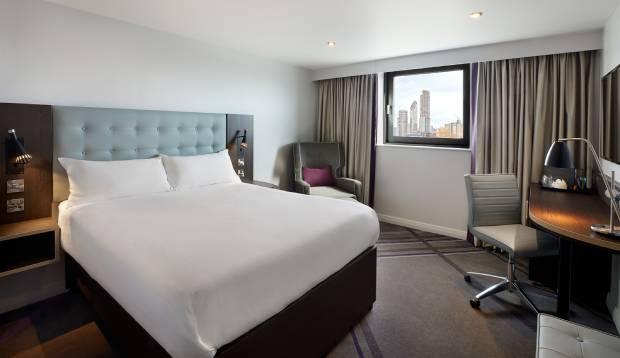 Premier Inn Staines Upon Thames Екстер'єр фото